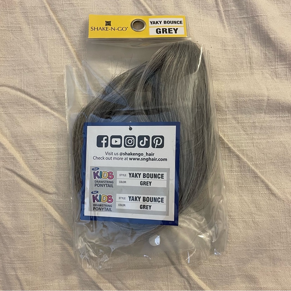 Wig Shake-n-Go Yaky Bounce Grey Ponytail